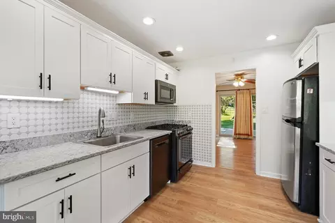 Kitchen - 14905 Cobblestone Dr, Silver Spring, MD 20905 photo 2 of 3