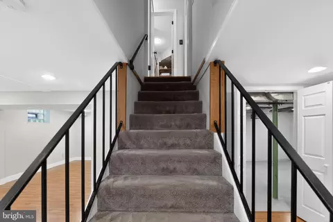 Entry Way - 1724 Dublin Dr, Silver Spring, MD 20902 photo 2 of 2