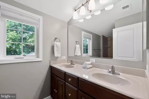 Bath - 1724 Dublin Dr, Silver Spring, MD 20902 photo 2 of 4
