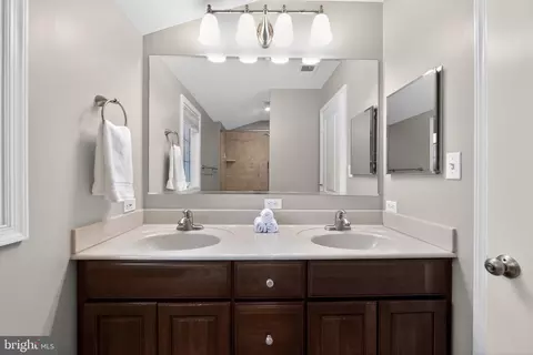Bath - 1724 Dublin Dr, Silver Spring, MD 20902 photo 3 of 4