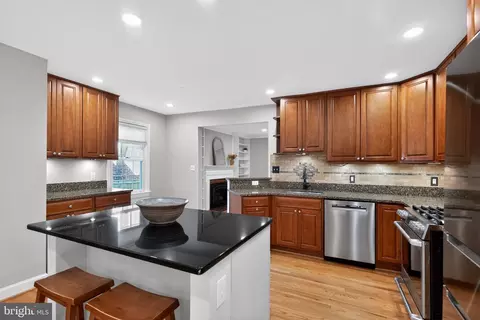 Kitchen - 1724 Dublin Dr, Silver Spring, MD 20902 photo 3 of 7