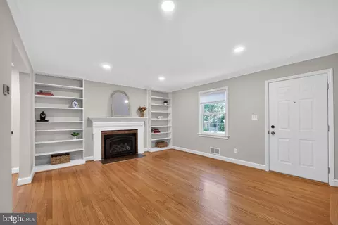 Living - 1724 Dublin Dr, Silver Spring, MD 20902 photo 3 of 5