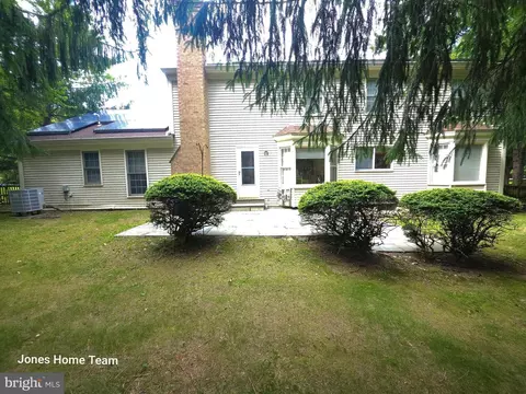Exterior - 2124 Cherry Leaf Ln, Silver Spring, MD 20906 photo 3 of 4