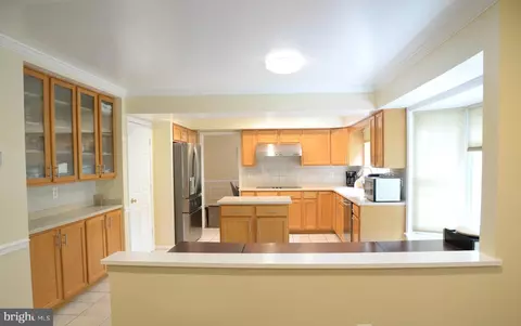 Entry Way - 2124 Cherry Leaf Ln, Silver Spring, MD 20906 photo 2 of 7
