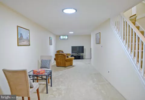 Entry Way - 2124 Cherry Leaf Ln, Silver Spring, MD 20906 photo 6 of 7