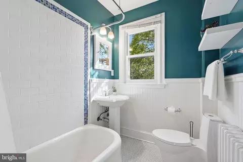 Bath - 710 Wayne Ave, Silver Spring, MD 20910 photo 2 of 3