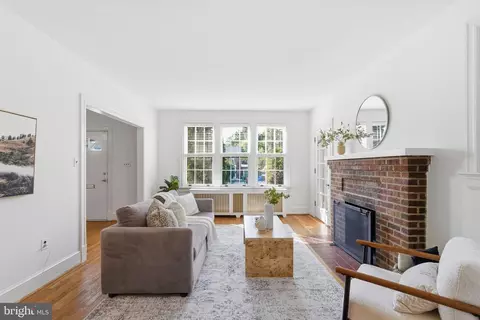 Living - 710 Wayne Ave, Silver Spring, MD 20910 photo 2 of 3