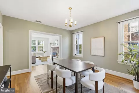 Dining - 710 Wayne Ave, Silver Spring, MD 20910 photo 3 of 3