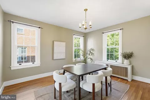 Dining - 710 Wayne Ave, Silver Spring, MD 20910 photo 2 of 3