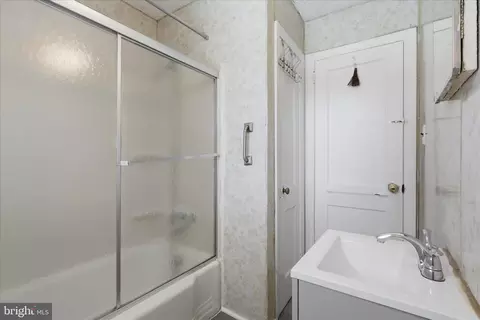 Bath - 2806 Urbana Dr, Silver Spring, MD 20906 photo 1 of 4