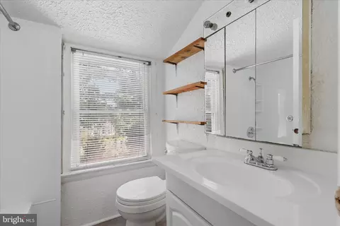 Bath - 2806 Urbana Dr, Silver Spring, MD 20906 photo 2 of 4