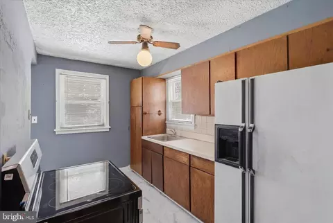 Entry Way - 2806 Urbana Dr, Silver Spring, MD 20906 photo 4 of 6
