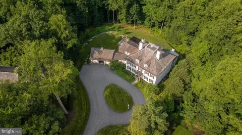 8611 Country Club Dr, Bethesda, MD 20817