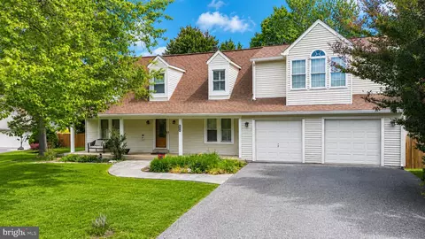 17401 Blossom View Dr, Olney, MD 20832