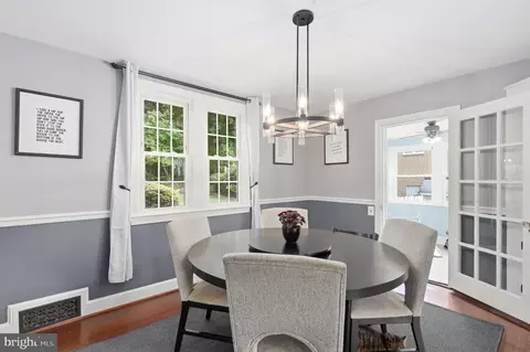 Dining - 2504 Seminary Rd, Silver Spring, MD 20910 photo 4 of 5