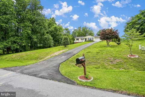 25520 Jonnie Ct, Gaithersburg, MD 20882