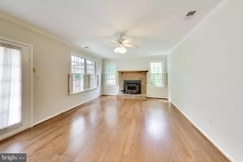 Living - 17105 Macduff Ave, Olney, MD 20832 photo 4 of 8