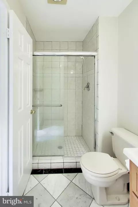 Bath - 17105 Macduff Ave, Olney, MD 20832 photo 4 of 8