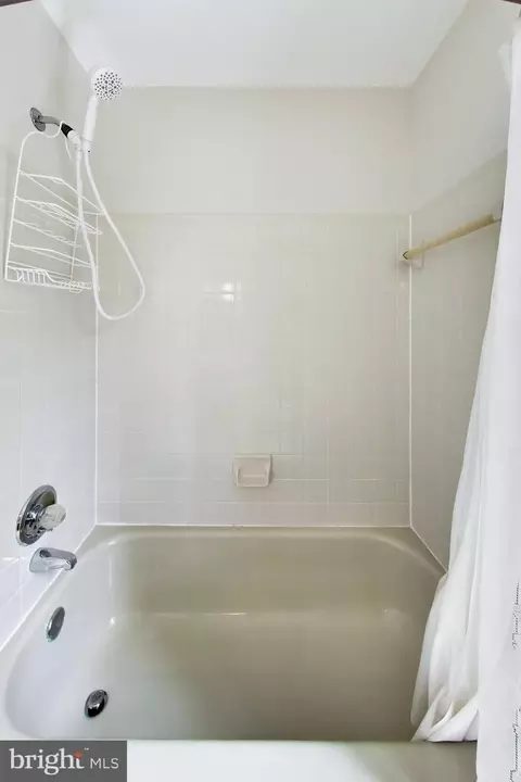 Bath - 17105 Macduff Ave, Olney, MD 20832 photo 7 of 8