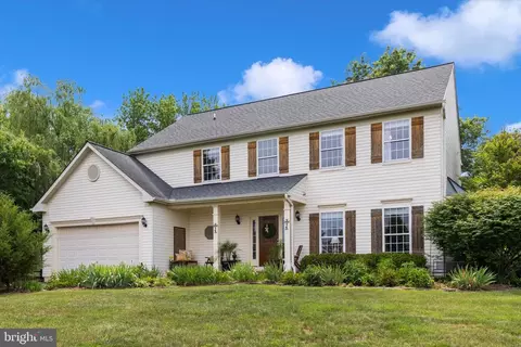 Exterior - 6 Tom Fox Ct, Poolesville, MD 20837 photo 2 of 20