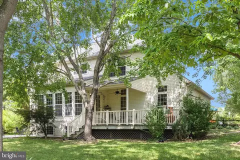 Exterior - 6 Tom Fox Ct, Poolesville, MD 20837 photo 11 of 20