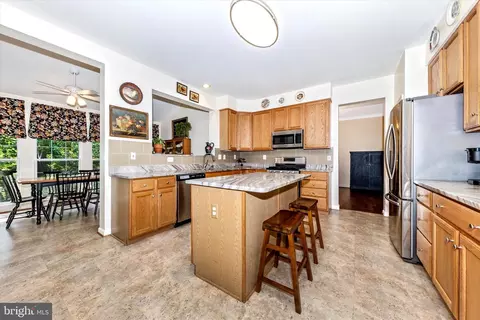 Kitchen - 6 Tom Fox Ct, Poolesville, MD 20837 photo 2 of 5