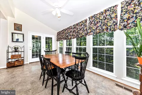 Dining - 6 Tom Fox Ct, Poolesville, MD 20837 photo 2 of 2