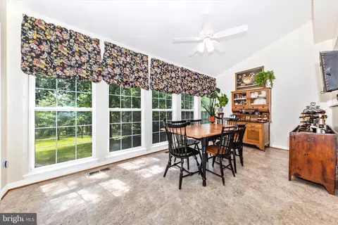 Dining - 6 Tom Fox Ct, Poolesville, MD 20837 photo 1 of 2