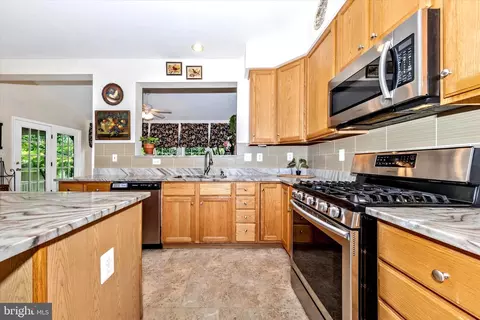 Kitchen - 6 Tom Fox Ct, Poolesville, MD 20837 photo 3 of 5