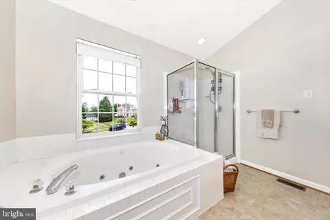 Bath - 6 Tom Fox Ct, Poolesville, MD 20837 photo 2 of 4