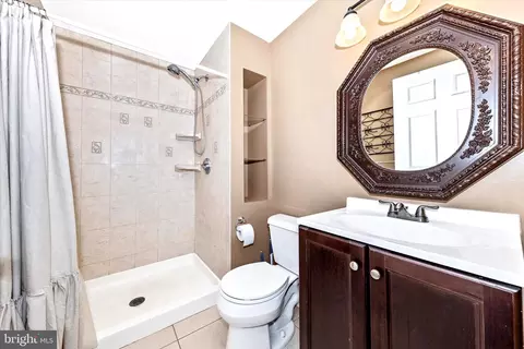 Bath - 6 Tom Fox Ct, Poolesville, MD 20837 photo 4 of 4