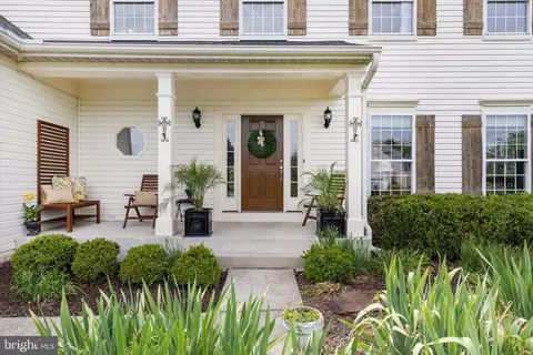 Exterior - 6 Tom Fox Ct, Poolesville, MD 20837 photo 4 of 20