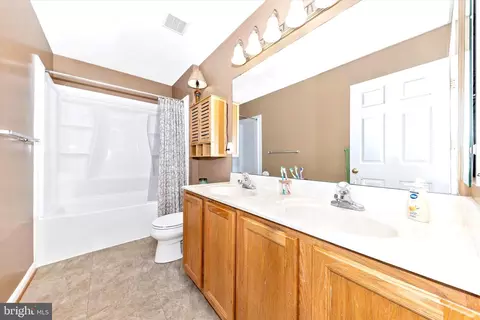 Bath - 6 Tom Fox Ct, Poolesville, MD 20837 photo 3 of 4