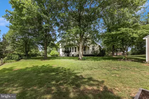 Exterior - 6 Tom Fox Ct, Poolesville, MD 20837 photo 10 of 20