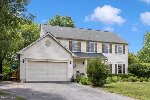 Exterior - 6 Tom Fox Ct, Poolesville, MD 20837 photo 3 of 20