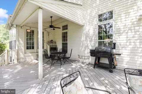 Exterior - 6 Tom Fox Ct, Poolesville, MD 20837 photo 8 of 20