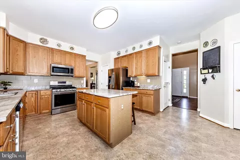 Kitchen - 6 Tom Fox Ct, Poolesville, MD 20837 photo 4 of 5