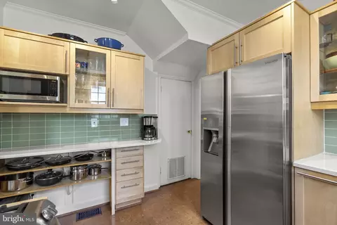 Kitchen - 2006 Glen Ross Rd, Silver Spring, MD 20910 photo 4 of 4