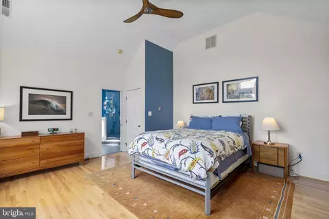 Bedroom - 2006 Glen Ross Rd, Silver Spring, MD 20910 photo 2 of 5