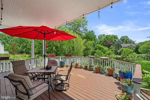 Exterior - 2006 Glen Ross Rd, Silver Spring, MD 20910 photo 5 of 10