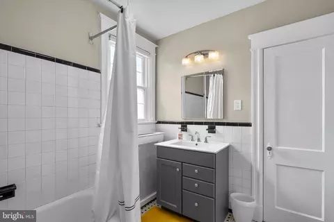 Bath - 2006 Glen Ross Rd, Silver Spring, MD 20910 photo 3 of 3