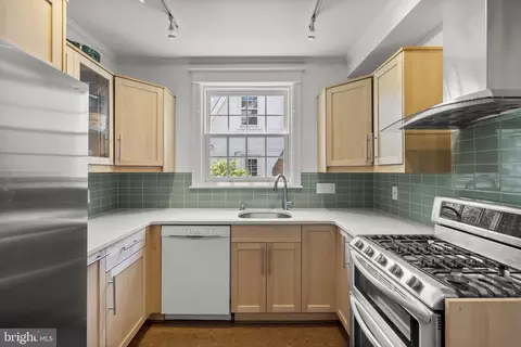 Kitchen - 2006 Glen Ross Rd, Silver Spring, MD 20910 photo 2 of 4