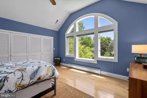 Bedroom - 2006 Glen Ross Rd, Silver Spring, MD 20910 photo 1 of 5