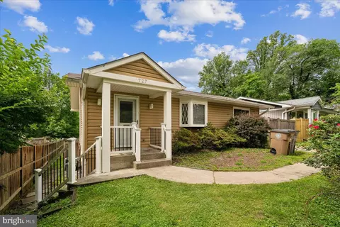 727 Grandin Ave, Rockville, MD 20850