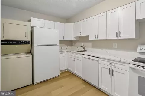 Kitchen - 15107 Interlachen Dr #2-620, Silver Spring, MD 20906 photo 2 of 2