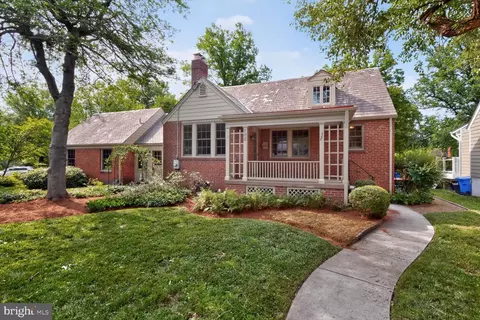 702 Mcneill Rd, Silver Spring, MD 20910 photo 2