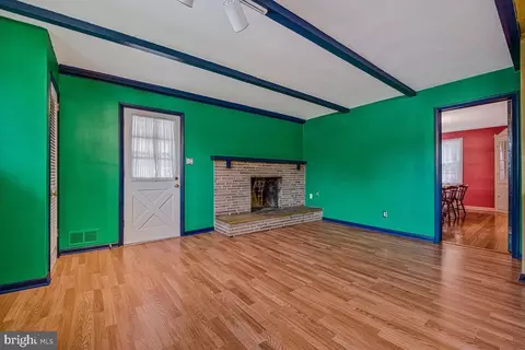 Living - 11003 Wheeler Dr, Silver Spring, MD 20901 photo 2 of 4