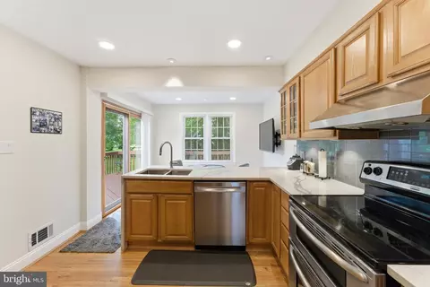 Kitchen - 12719 Two Farm Dr, Silver Spring, MD 20904 photo 5 of 5
