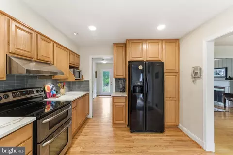 Kitchen - 12719 Two Farm Dr, Silver Spring, MD 20904 photo 4 of 5