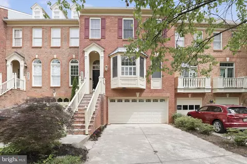 9986 Foxborough Cir, Rockville, MD 20850